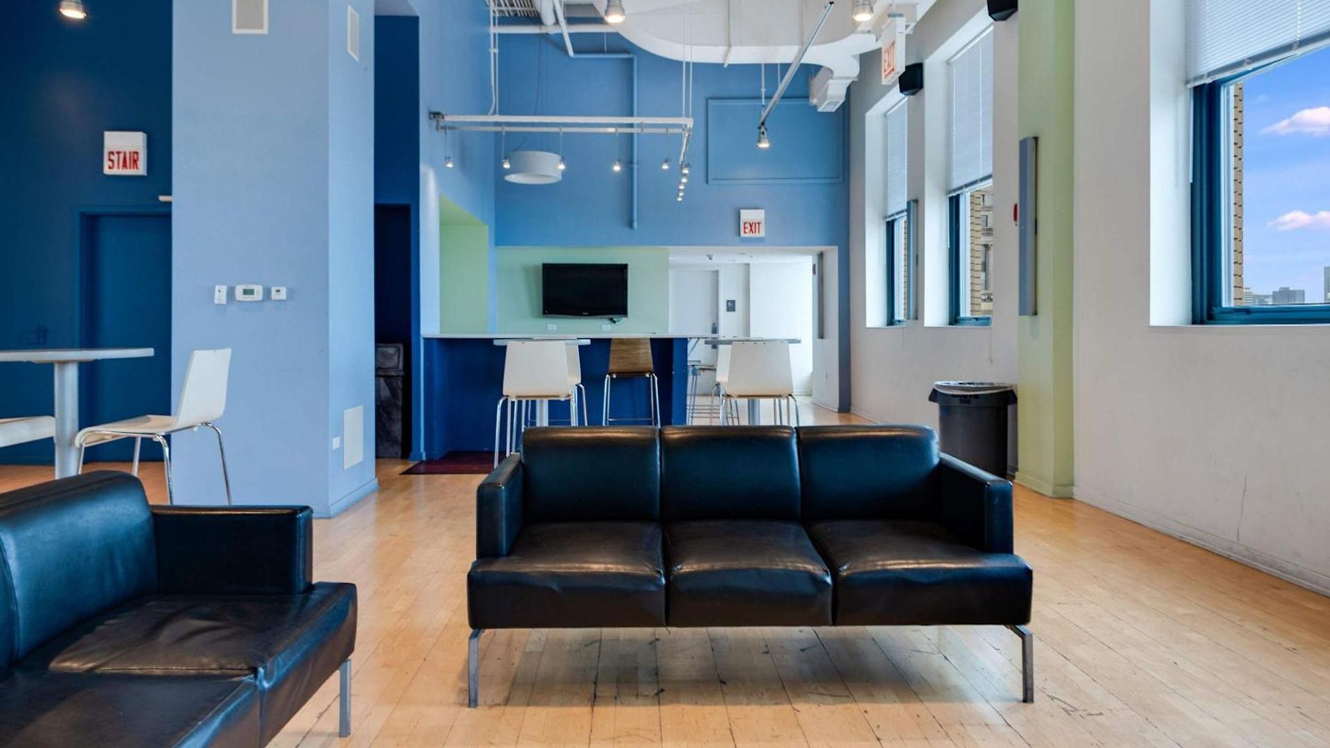Apartment Downtown With Free In & Out Parking 4 *