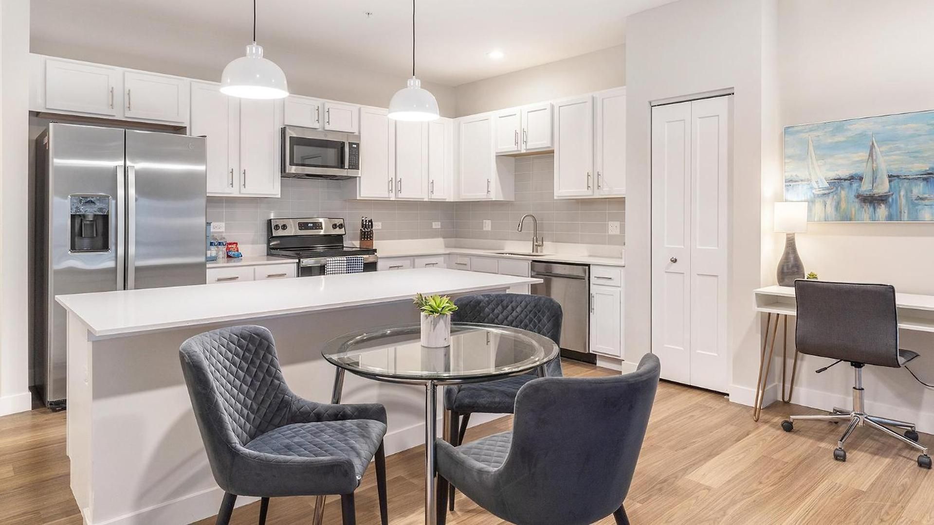 Landing Modern 2bd Clubhouse Gym Apartment