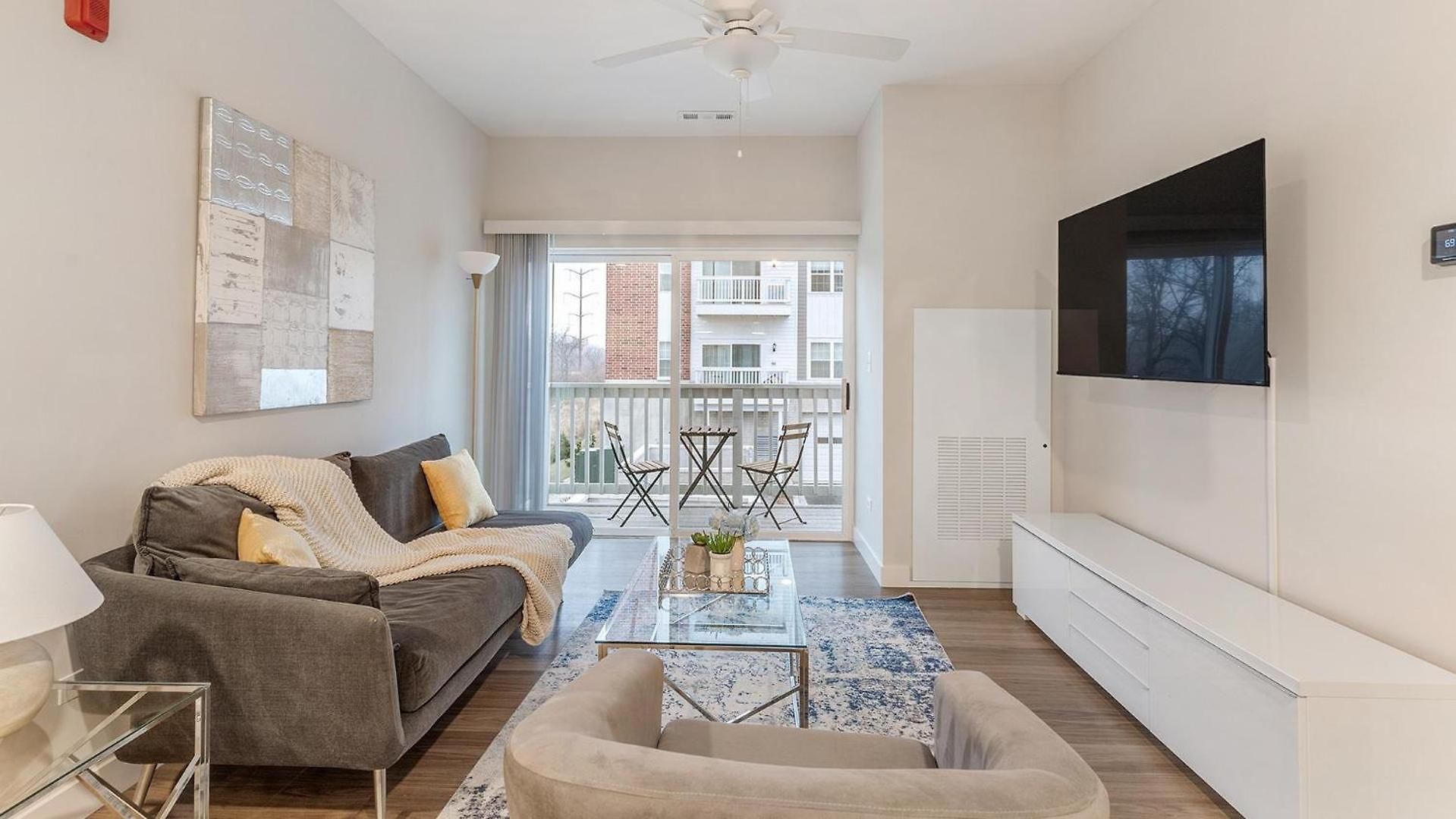 Landing Modern 2bd Clubhouse Gym Chicago