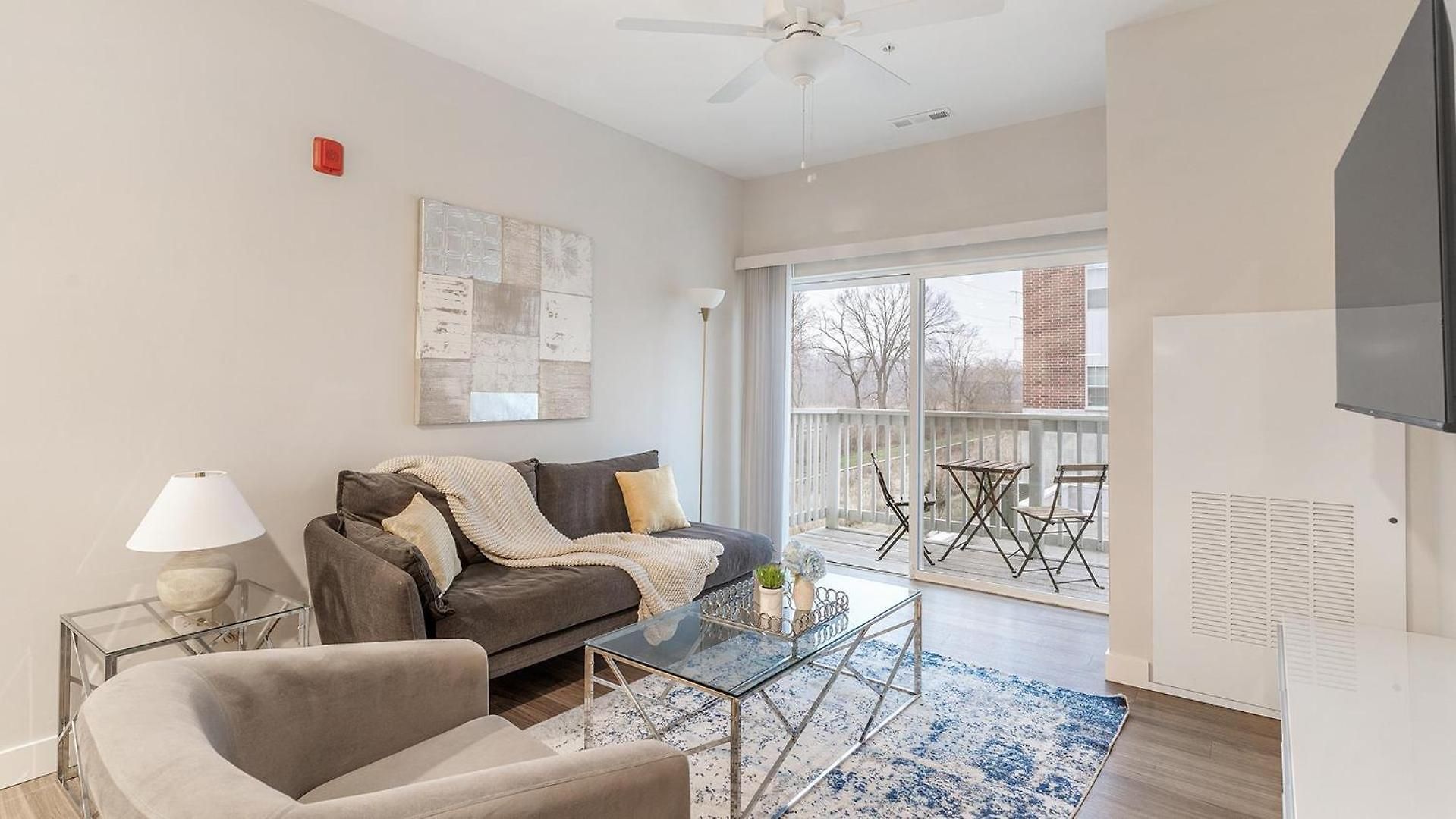 Landing Modern 2bd Clubhouse Gym