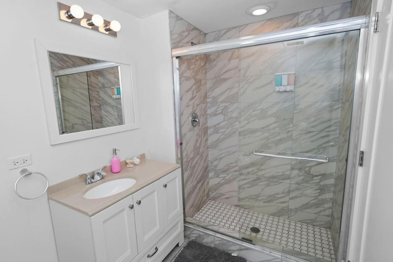 Cozy Smoke Ok 3br Near Mccormick Chicago