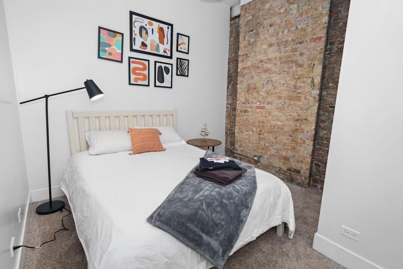 Cozy Smoke Ok 3br Near Mccormick Apartment Chicago