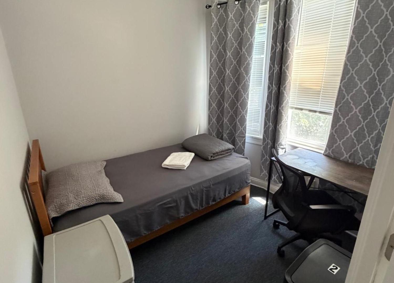 Place To - Close To Downtown! - Free Parking!