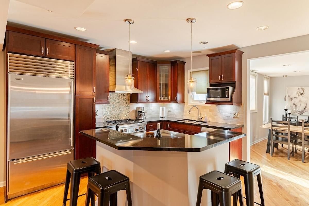 Stunning Home, Epic Game Room, Prime Location * Chicago
