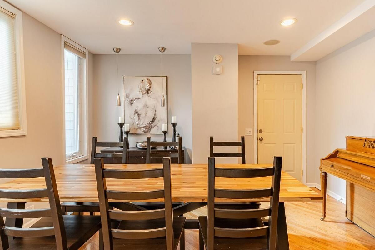 Stunning Home, Epic Game Room, Prime Location * Chicago