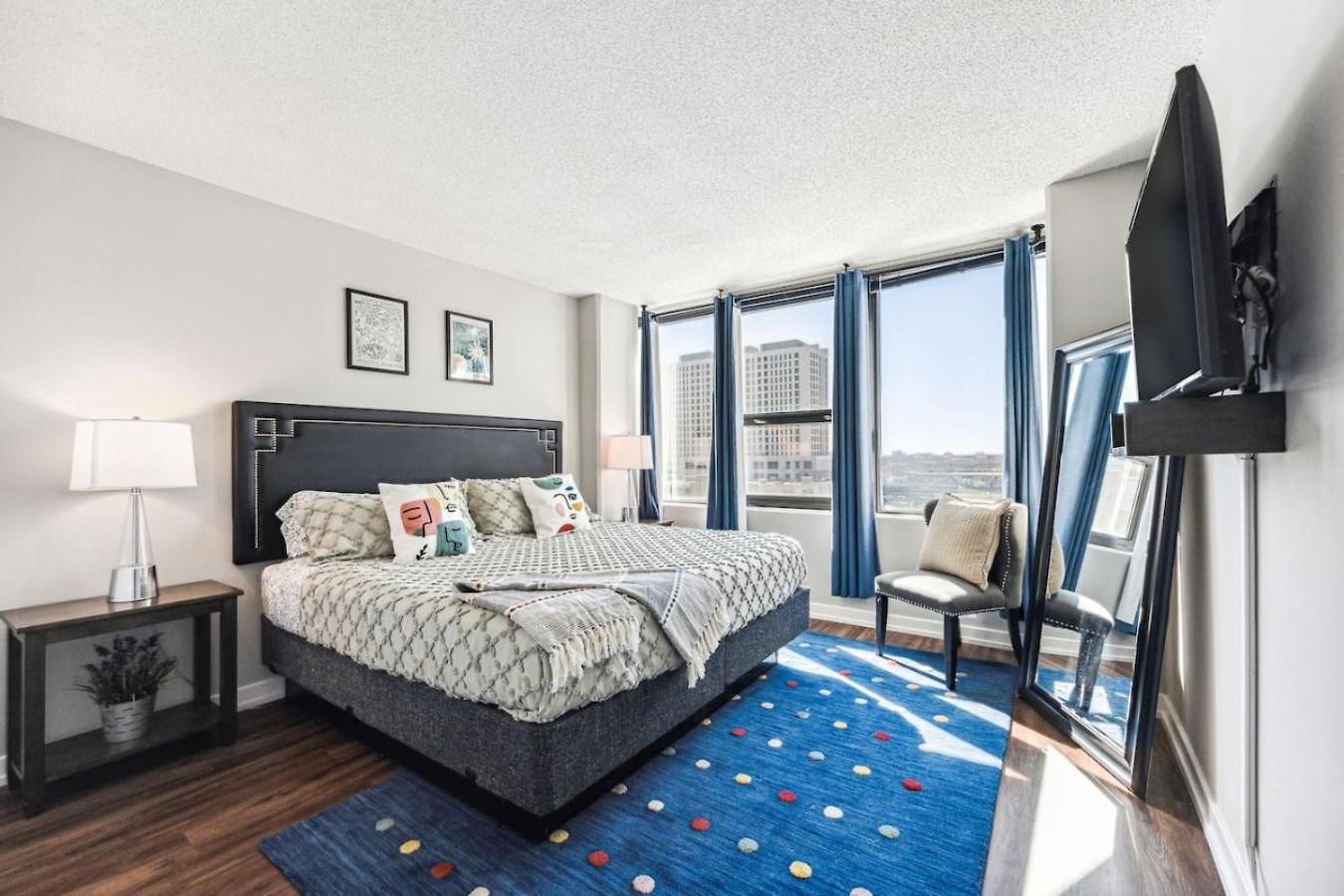 Mich Ave Downtown Grant Park, Museums 2bd-2ba #5 *