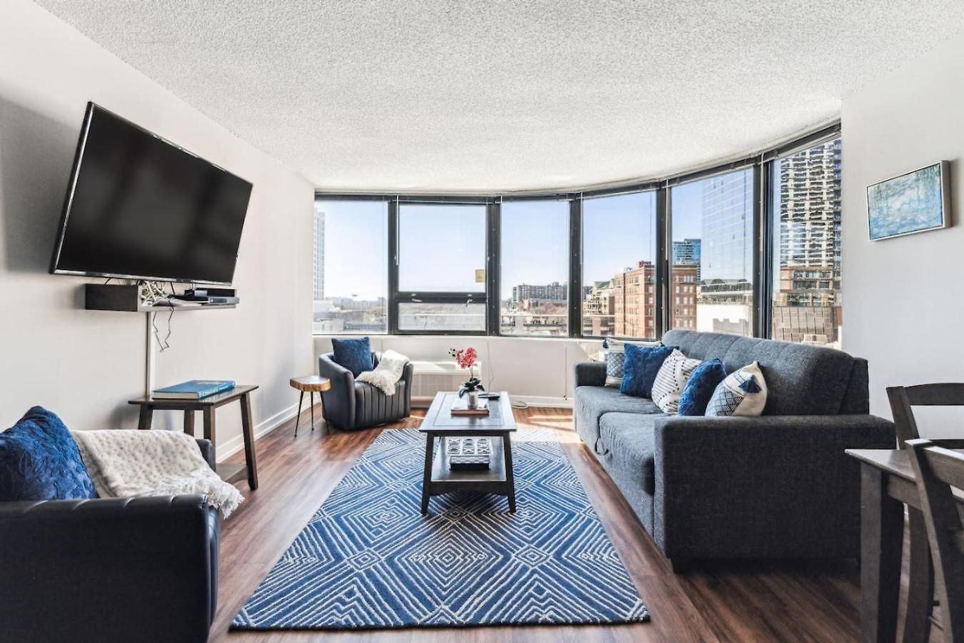 Mich Ave Downtown Grant Park, Museums 2bd-2ba #5 *