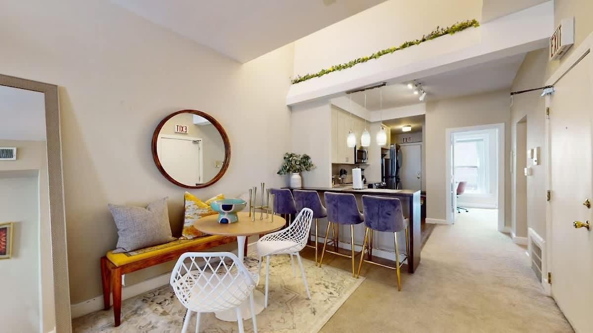 Dearborn Duplex L Sleeps 10 L Free Parking Chicago