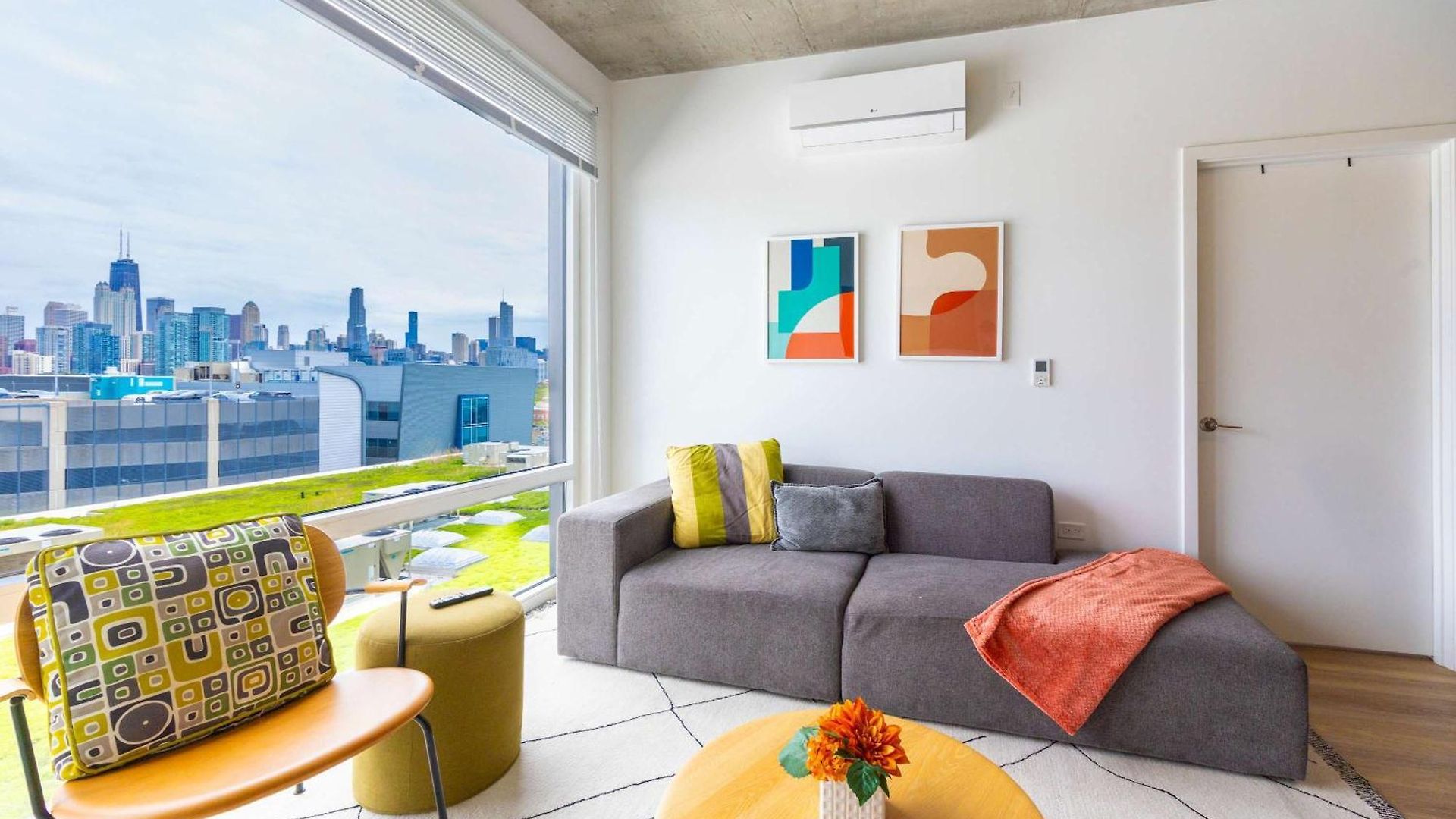 Holiday home 4br Modern Urban Escape Walk To Zoo Lakefront & Red Line Chicago