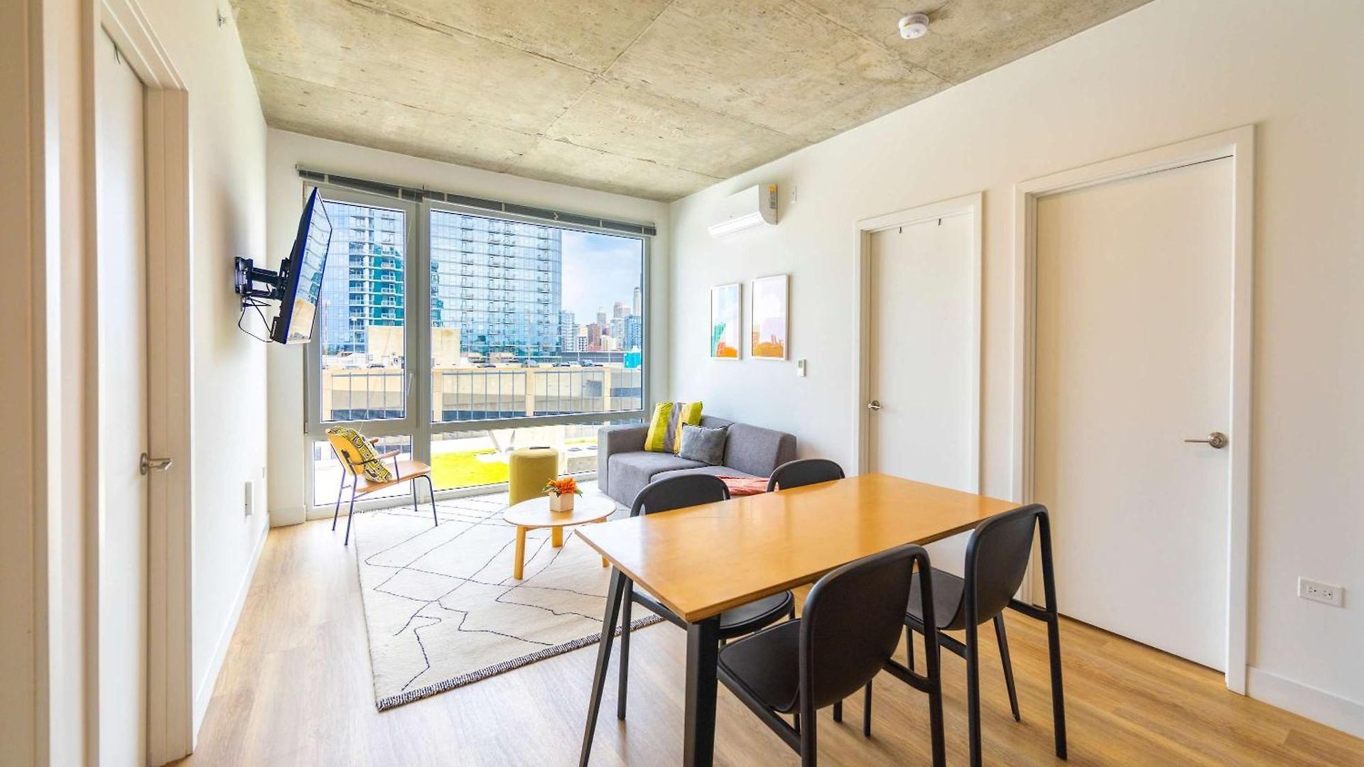 4br Modern Urban Escape Walk To Zoo Lakefront & Red Line Holiday home *