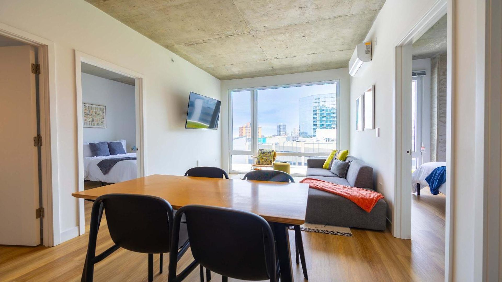 Holiday home 4br Modern Urban Escape Walk To Zoo Lakefront & Red Line *