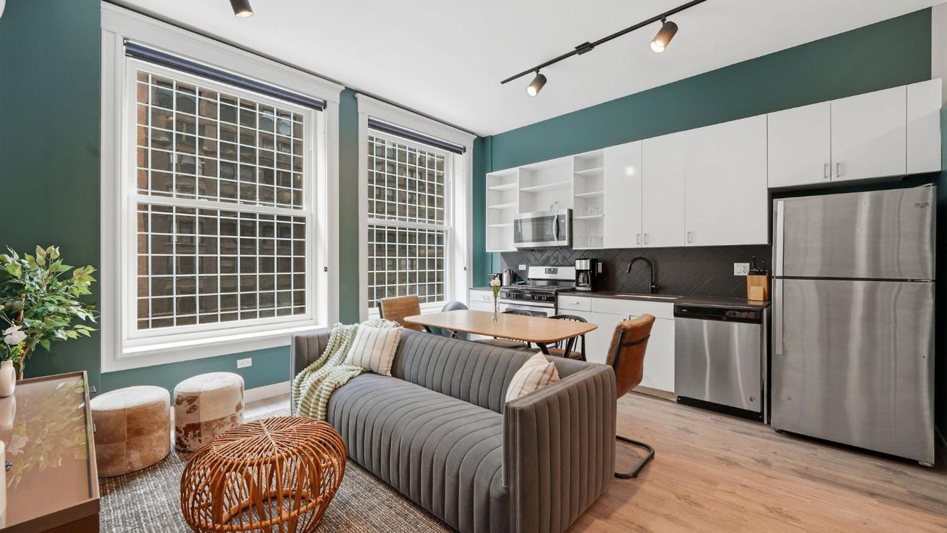The Plymouth Chicago 4-Br Apartment In Printers Row - Free Parking, Gym & Rooftop Aparthotel