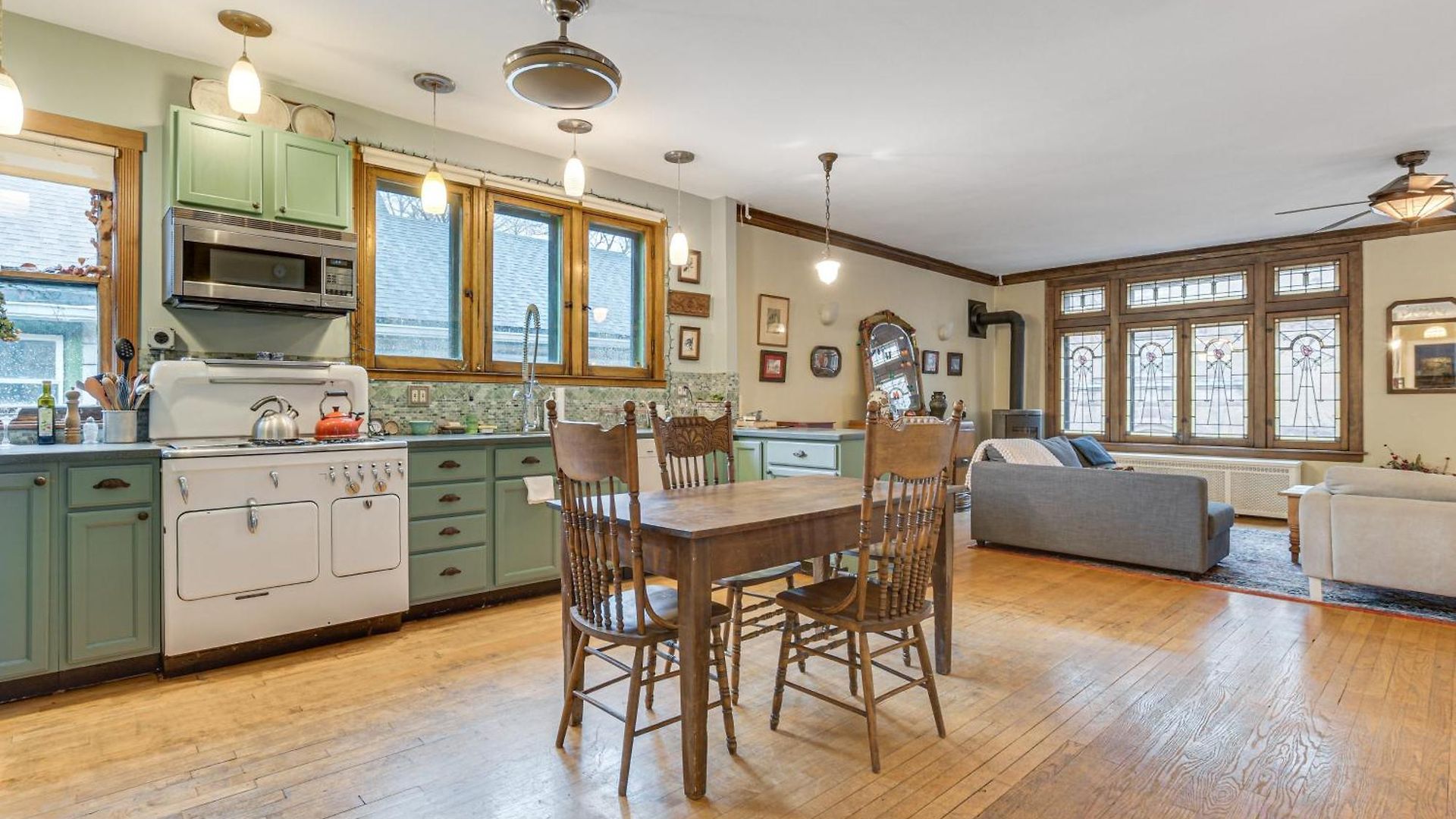 Historic 1930s Retreat! Walk To Wicker Park *
