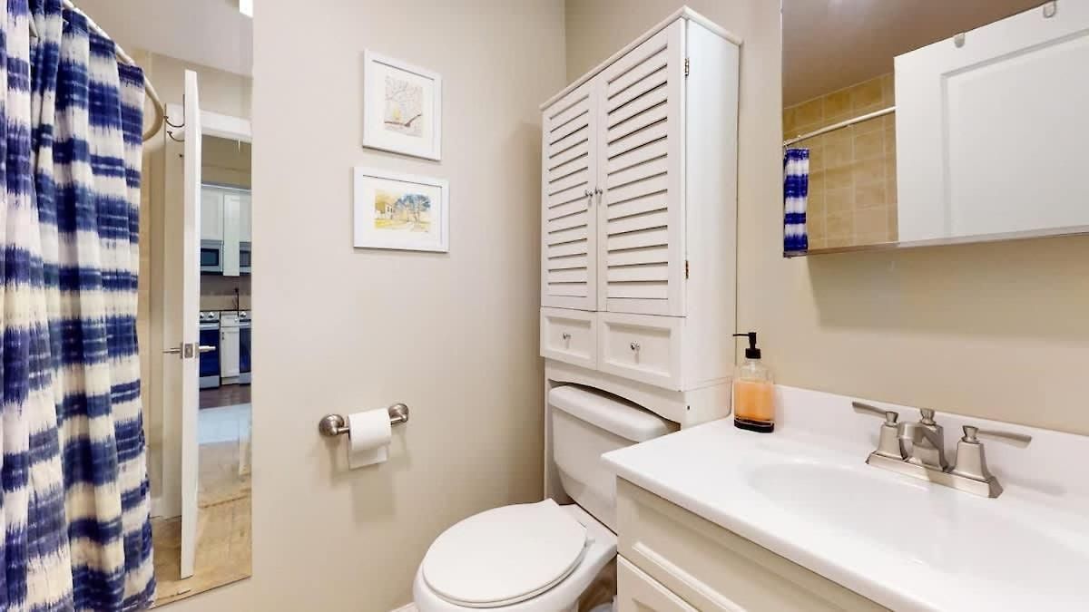 Dearborn Duplex L Sleeps 10 L Free Parking Holiday home