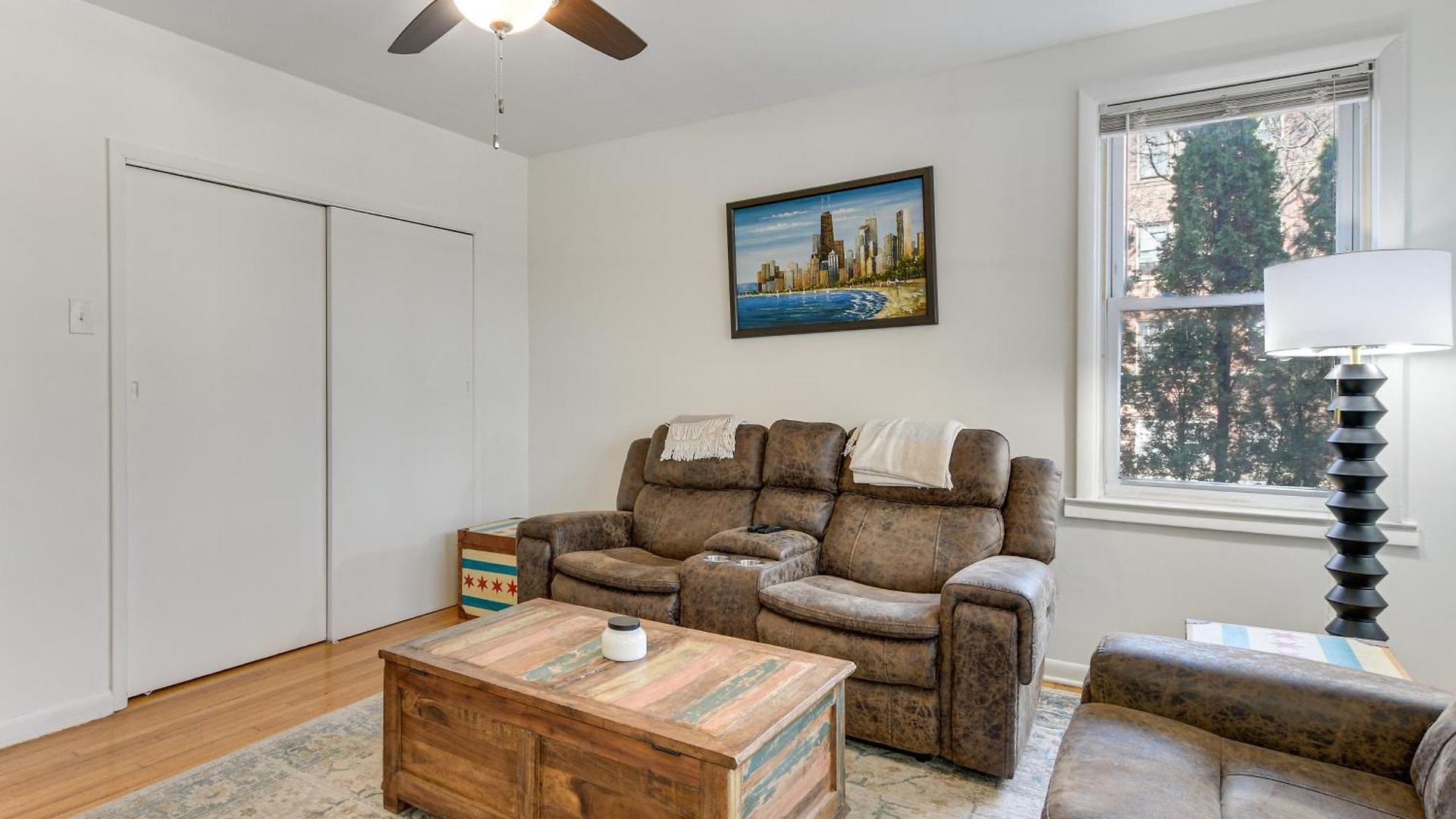 Spacious Group Home! Walk To Train & Eats