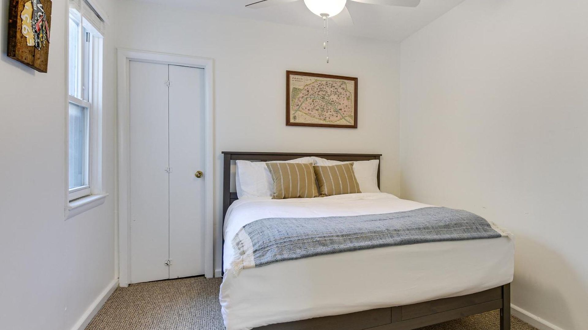Holiday home Spacious Group Home! Walk To Train & Eats