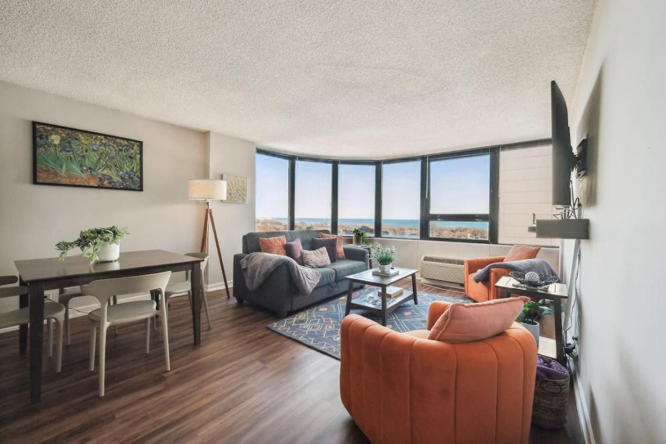Downtown Views, Mich Ave, Museums 2bd- 2ba #10 *