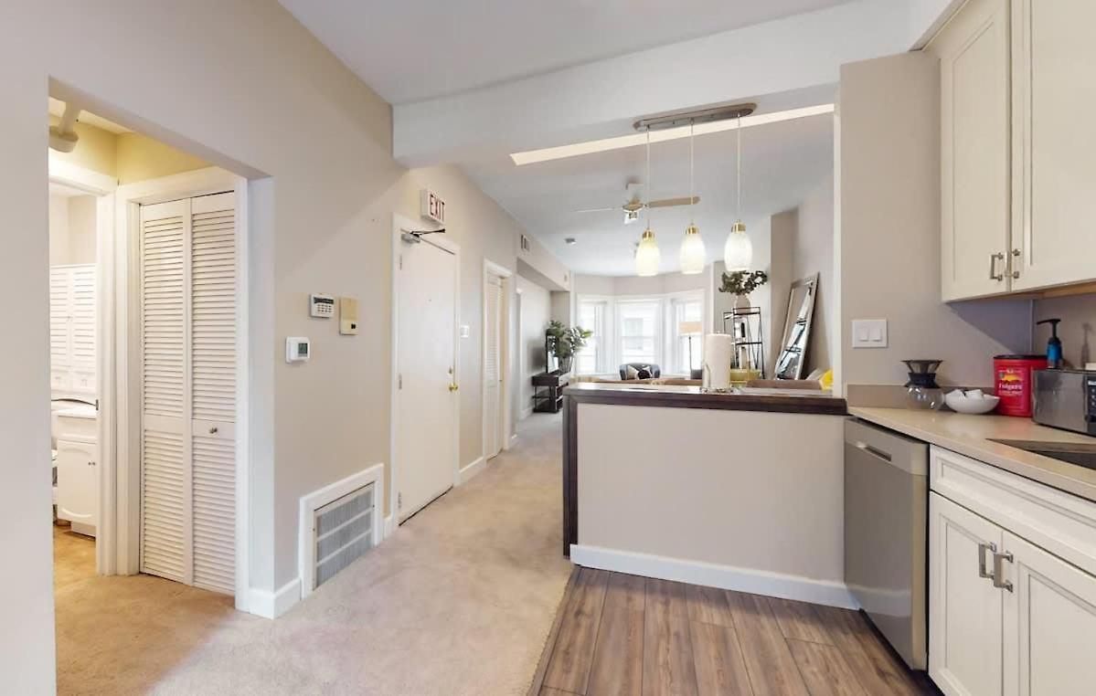 Holiday home Dearborn Duplex L Sleeps 10 L Free Parking *