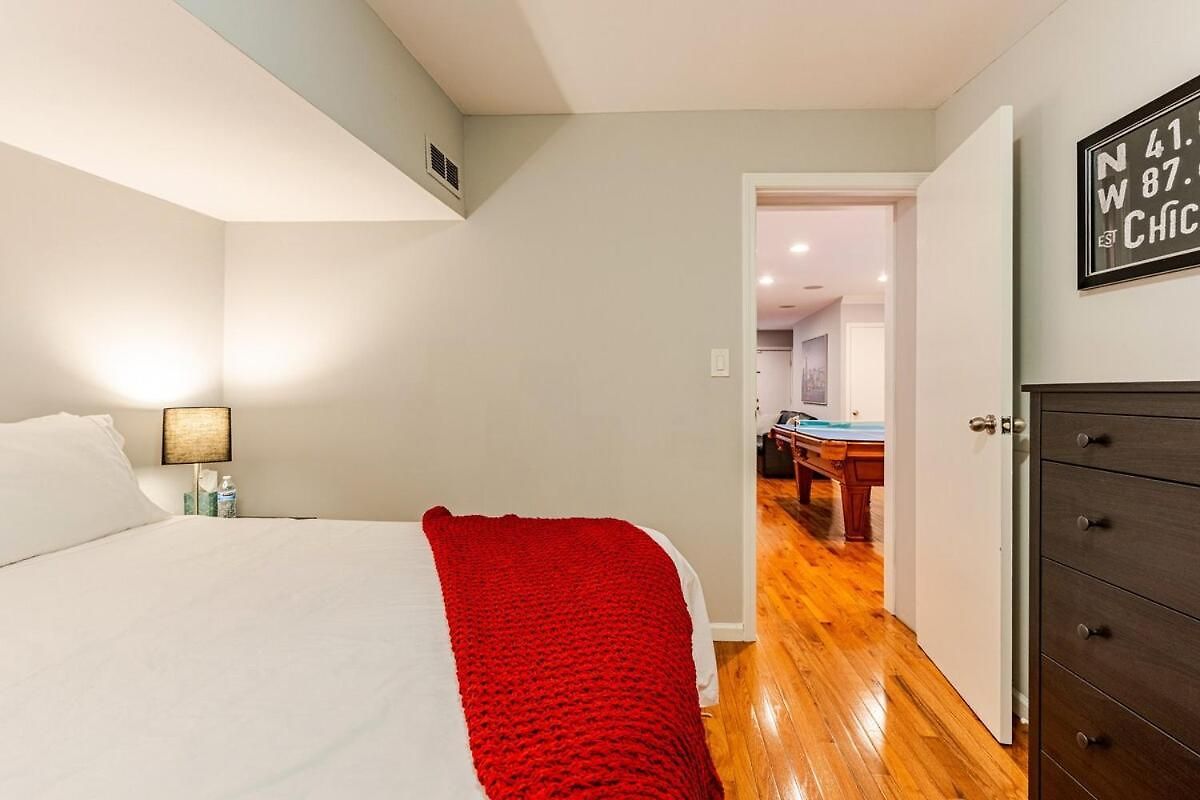 Stunning Home, Epic Game Room, Prime Location Villa