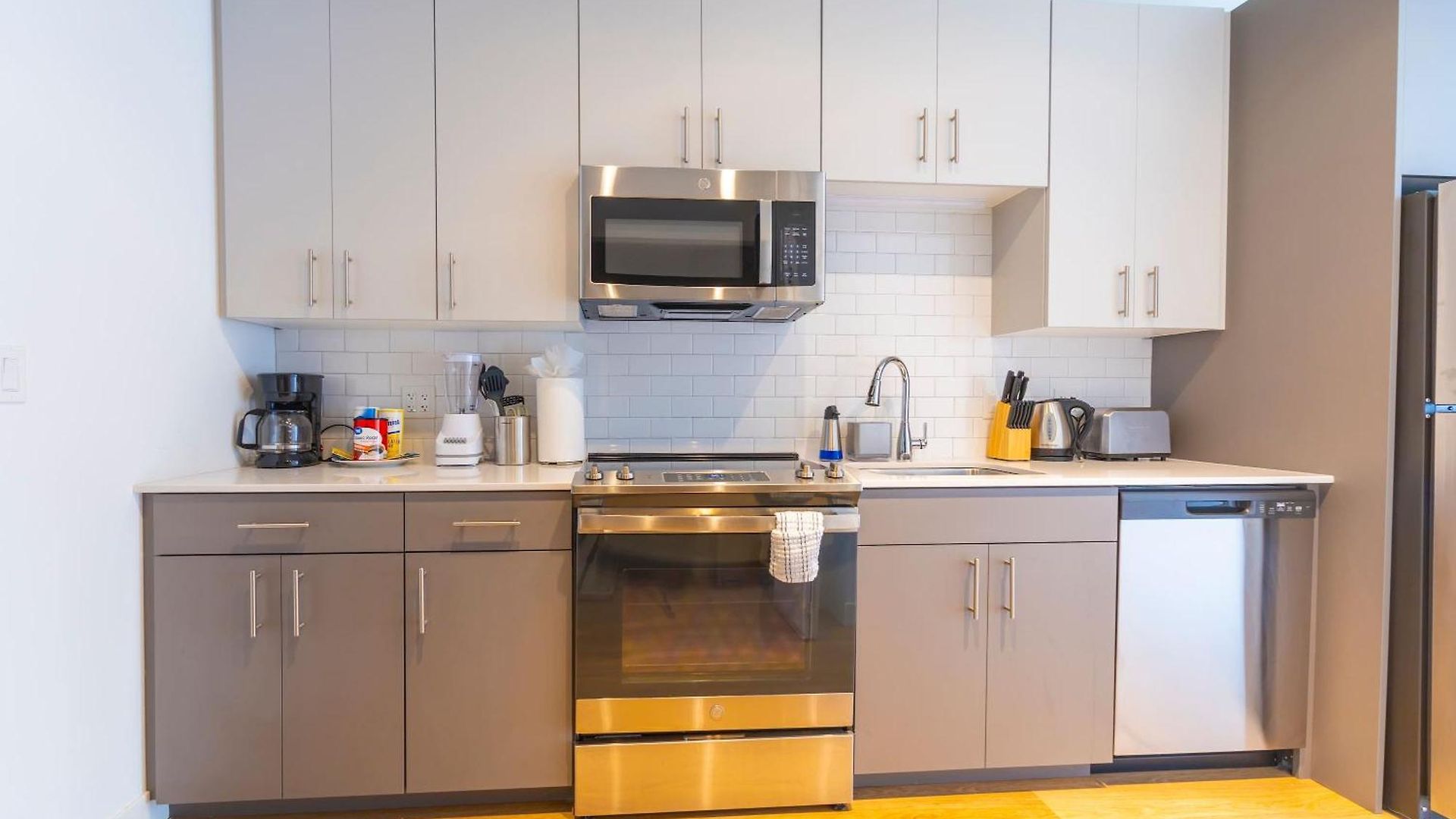Holiday home Modern 3br Near North Ave Shops *