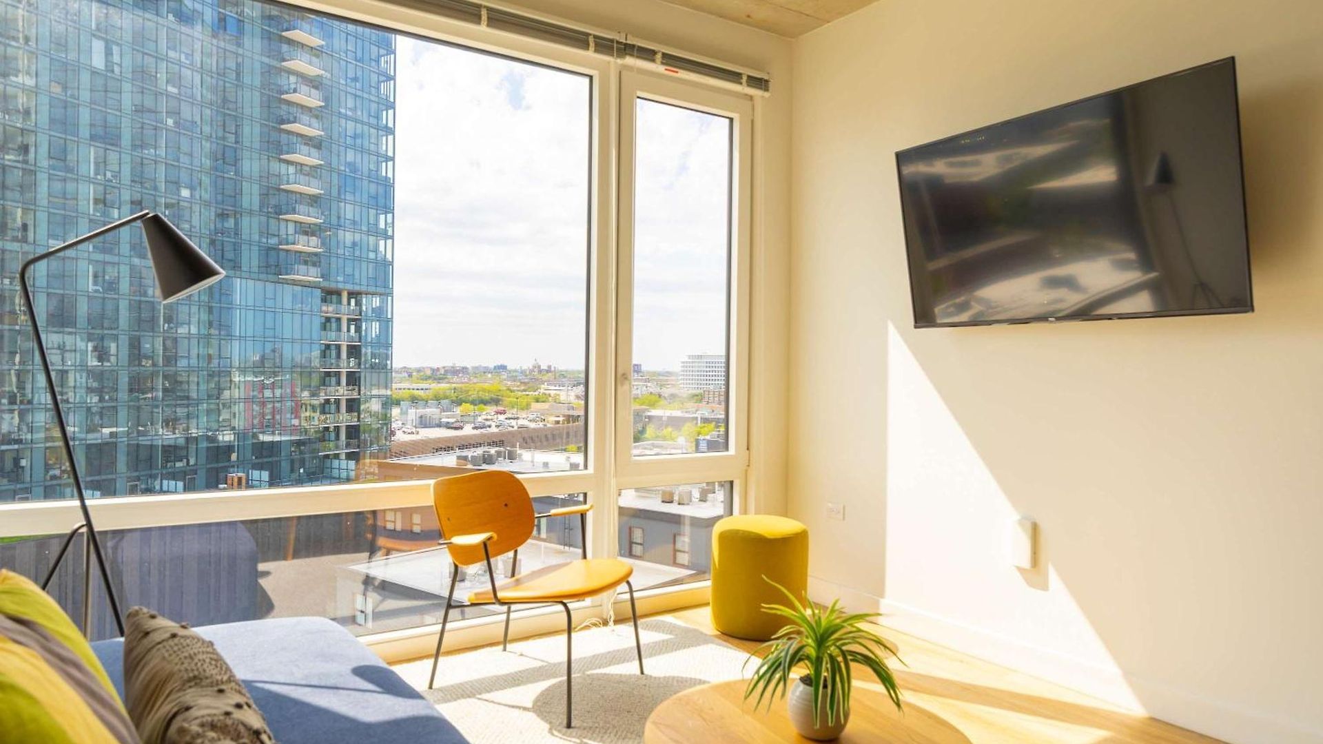 Modern 3br Near North Ave Shops