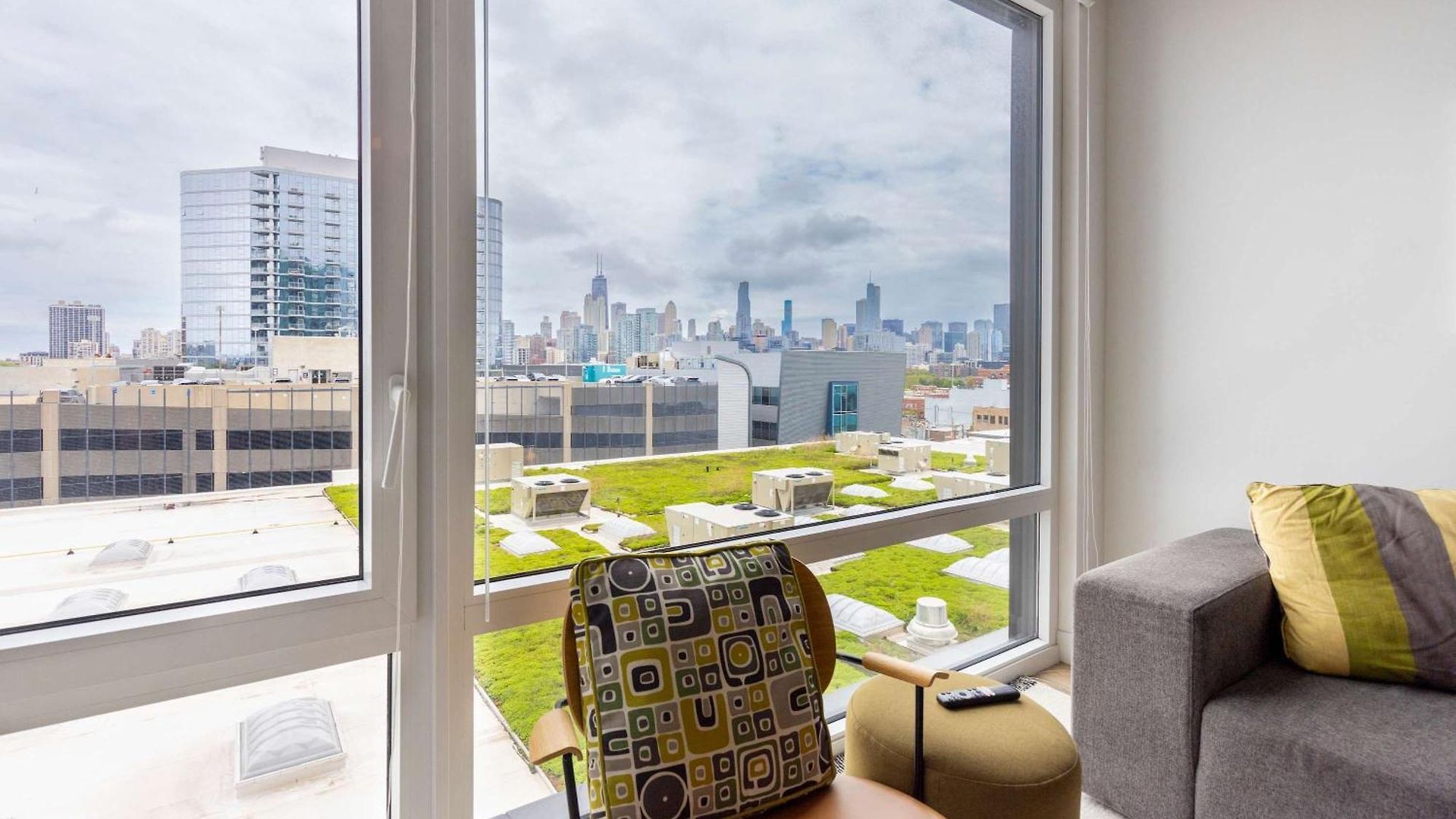 4br Modern Urban Escape Walk To Zoo Lakefront & Red Line Holiday home *
