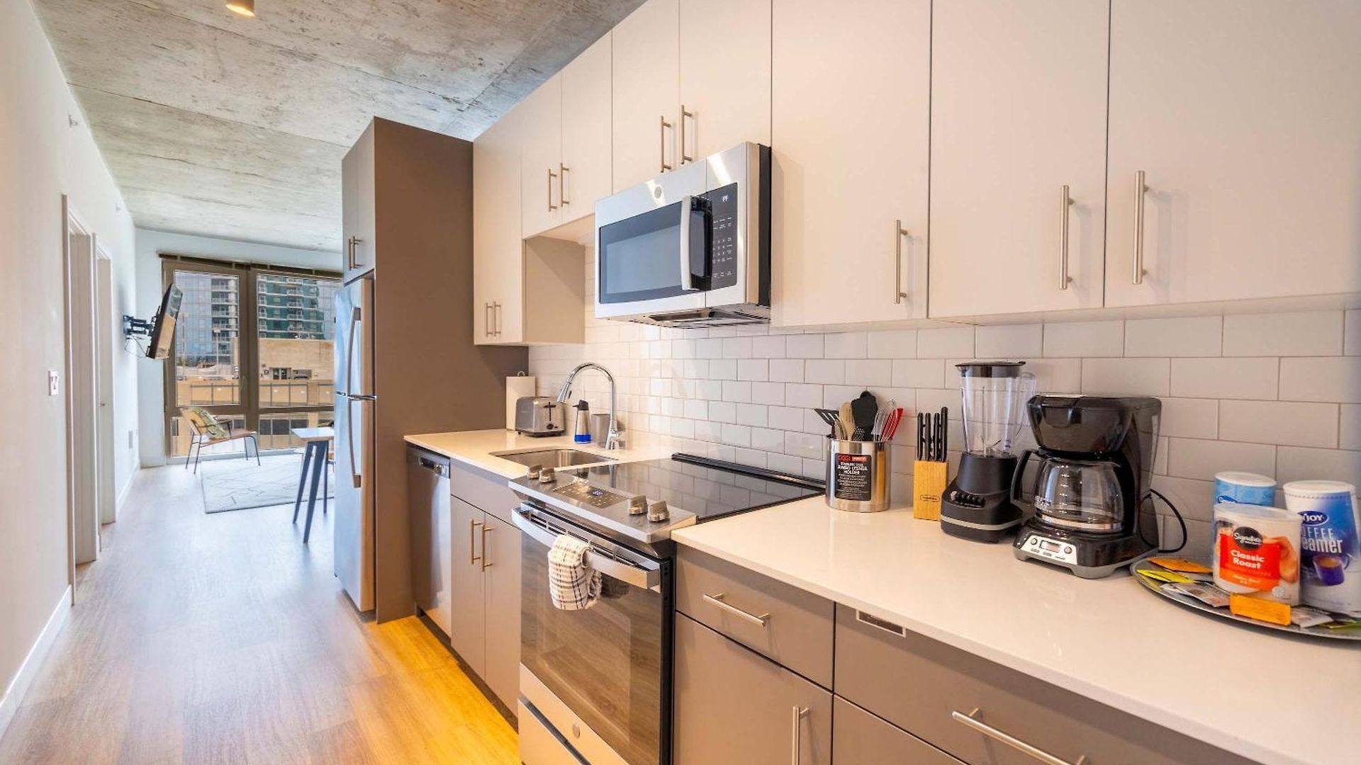 4br Modern Urban Escape Walk To Zoo Lakefront & Red Line