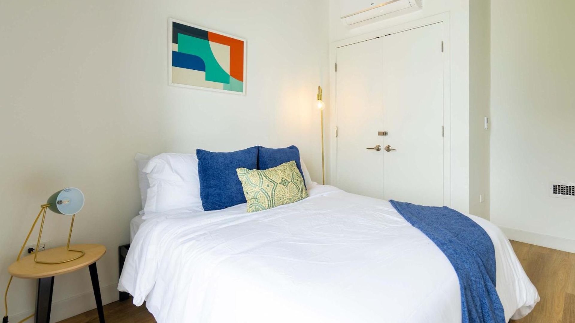 Holiday home 4br Modern Urban Escape Walk To Zoo Lakefront & Red Line *