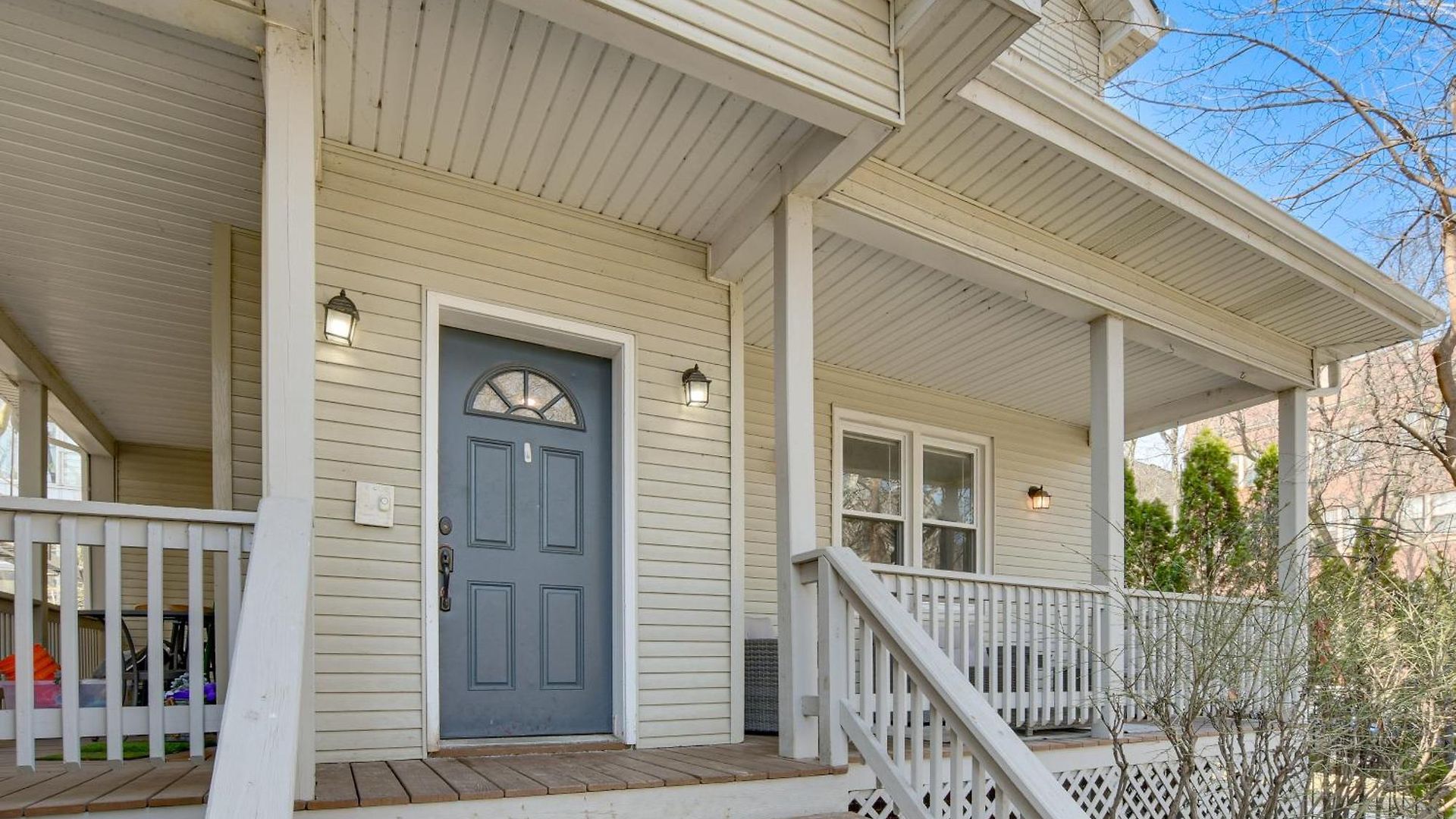 Spacious Group Home! Walk To Train & Eats Holiday home Chicago