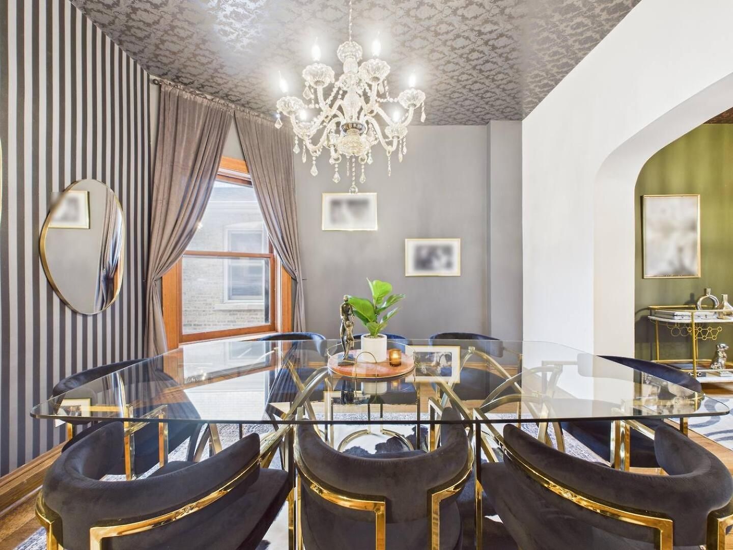 Addison Art Deco Manor Garage Holiday home