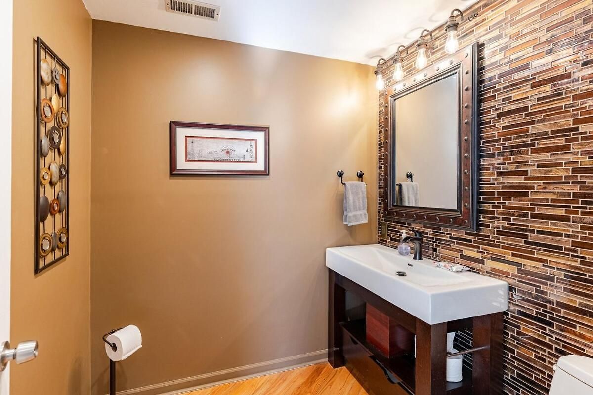 Stunning Home, Epic Game Room, Prime Location Villa *