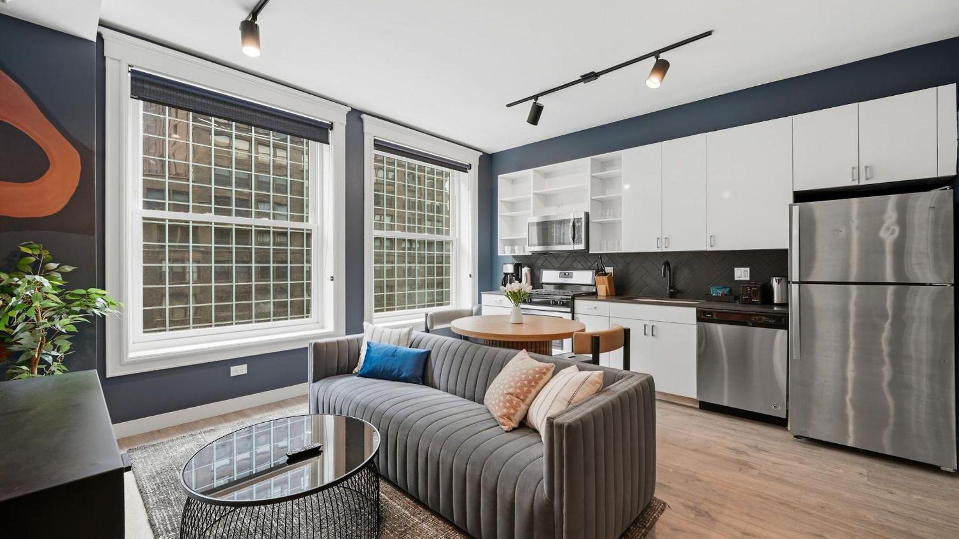The Plymouth Chicago 4-Br Apartment In Printers Row - Free Parking, Gym & Rooftop Aparthotel