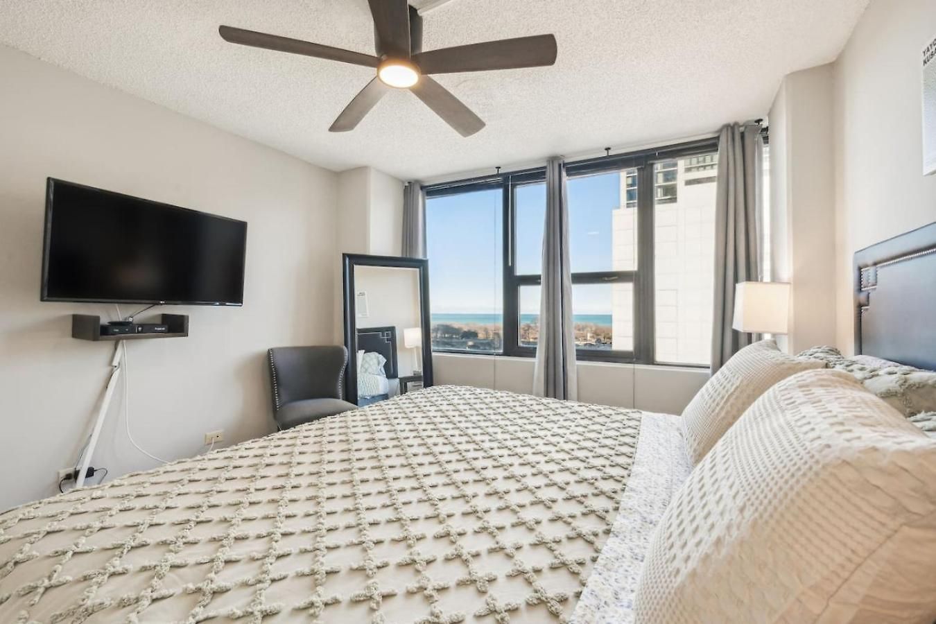 Downtown Views, Mich Ave, Museums 2bd- 2ba #10 Chicago
