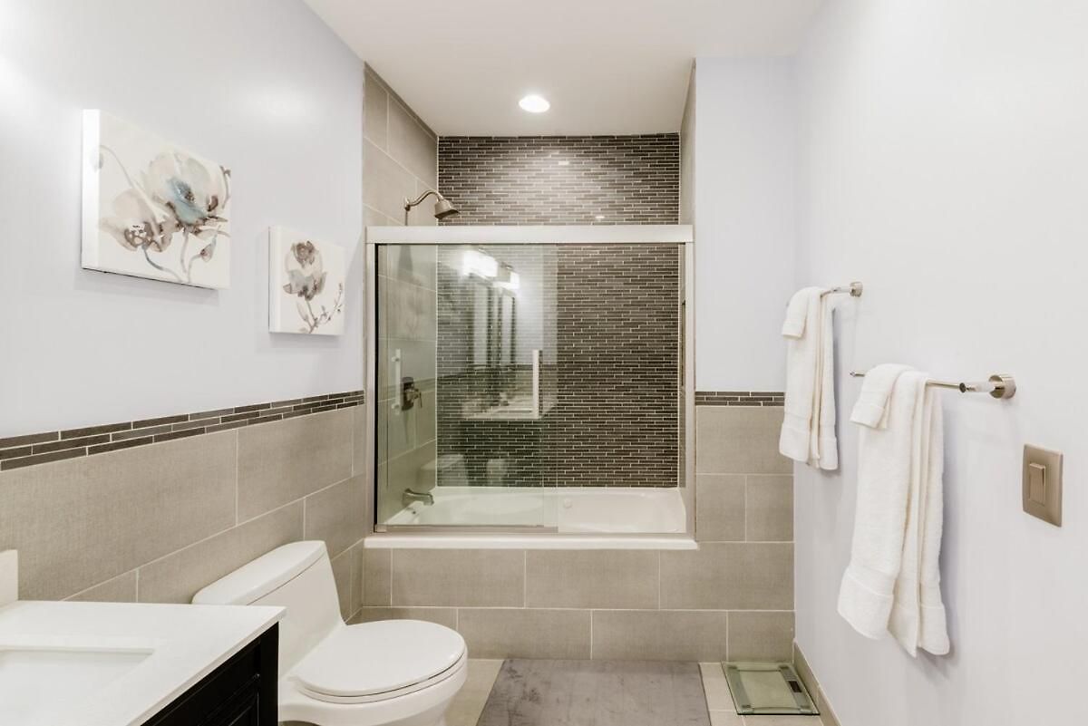 Stunning Home, Epic Game Room, Prime Location * Chicago