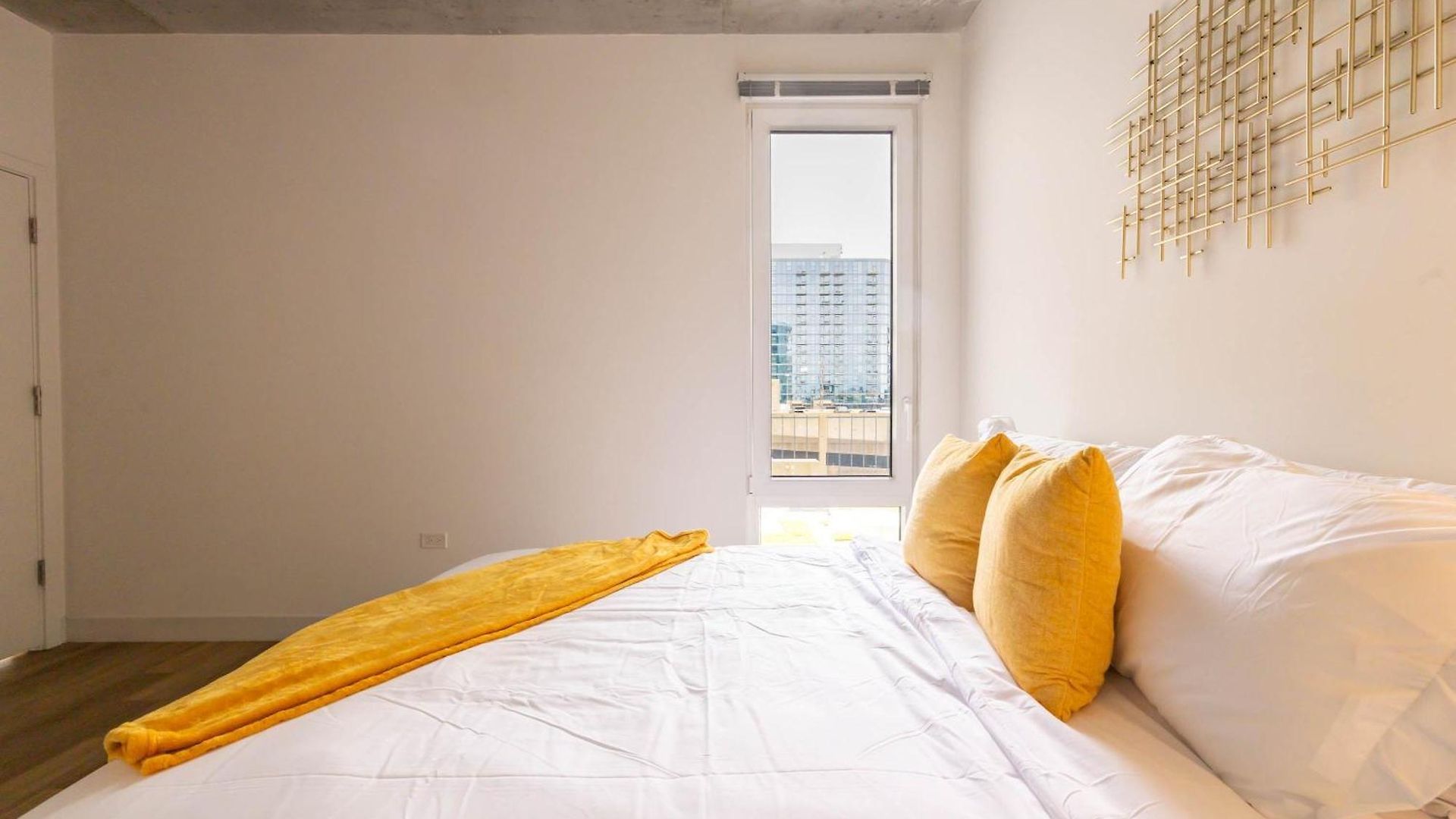 4br Modern Urban Escape Walk To Zoo Lakefront & Red Line * Chicago