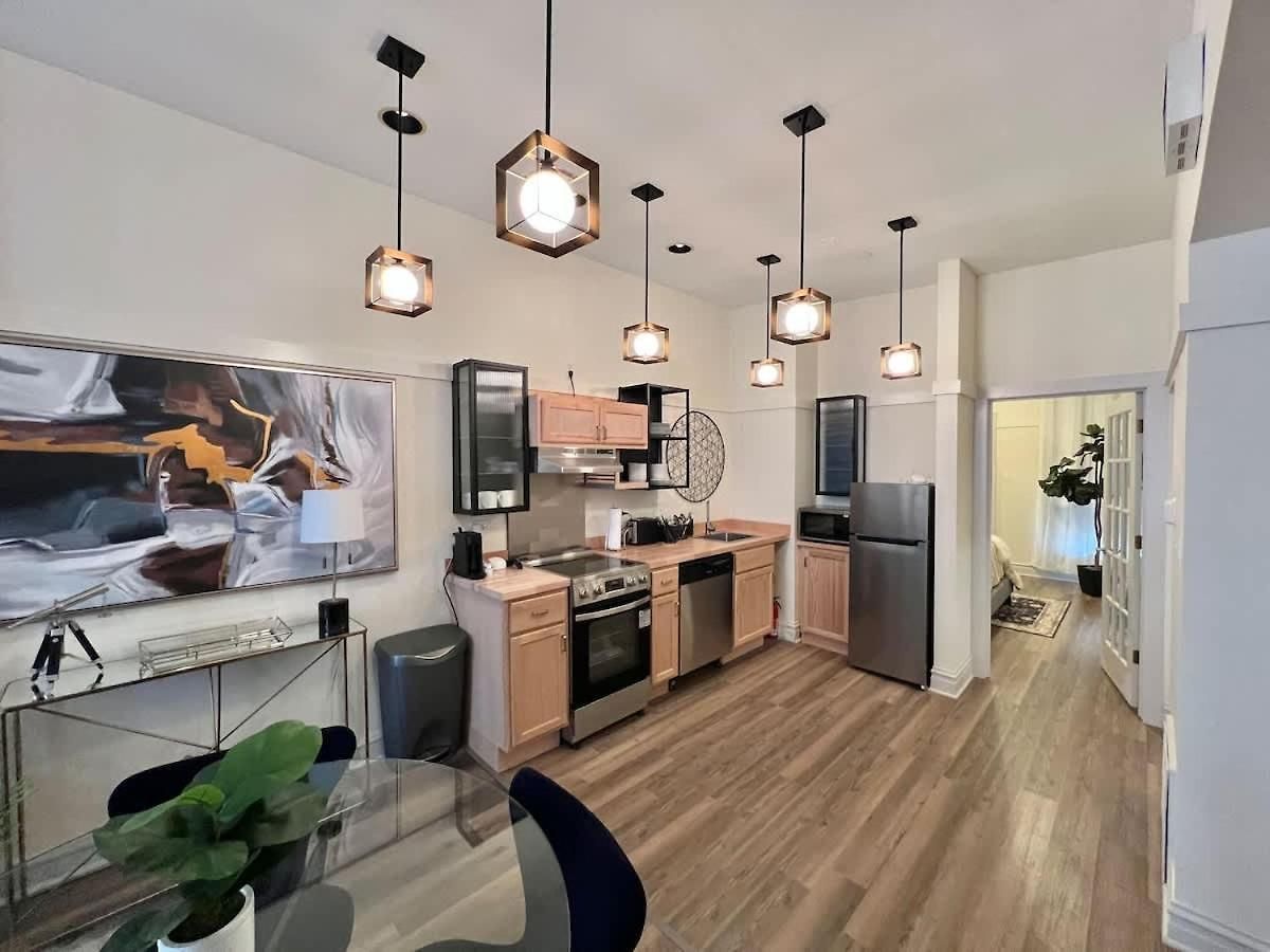 Holiday home Dearborn Duplex L Sleeps 10 L Free Parking