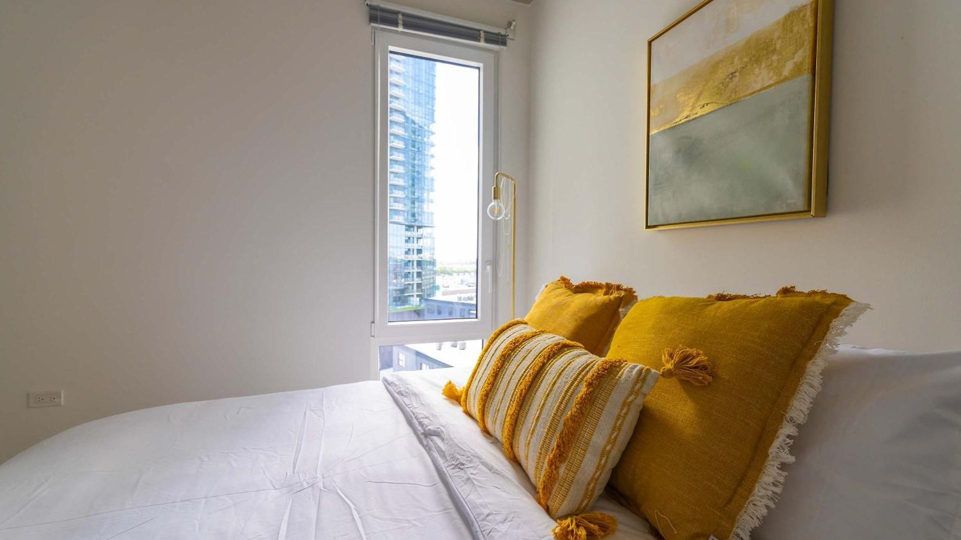 Holiday home Modern 3br Near North Ave Shops