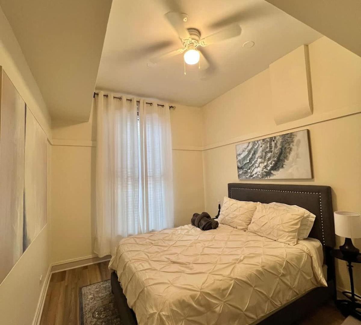 Dearborn Duplex L Sleeps 10 L Free Parking Holiday home