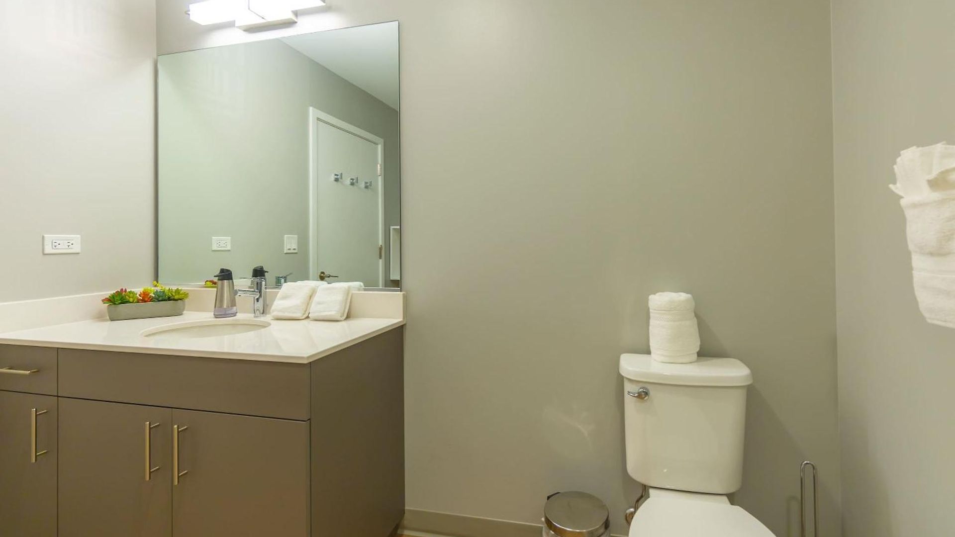 Holiday home Modern 3br Near North Ave Shops Chicago