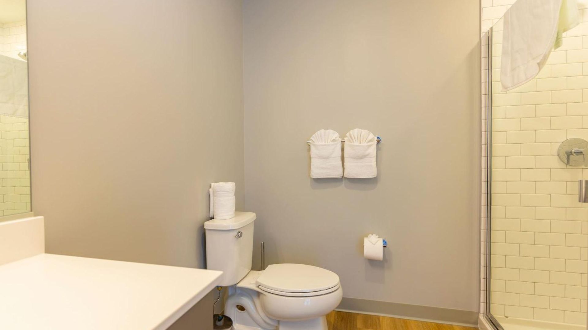 Holiday home Modern 3br Near North Ave Shops *