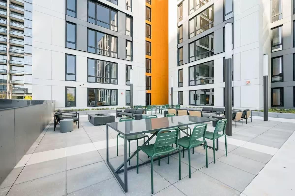 Modern 3br Near North Ave Shops