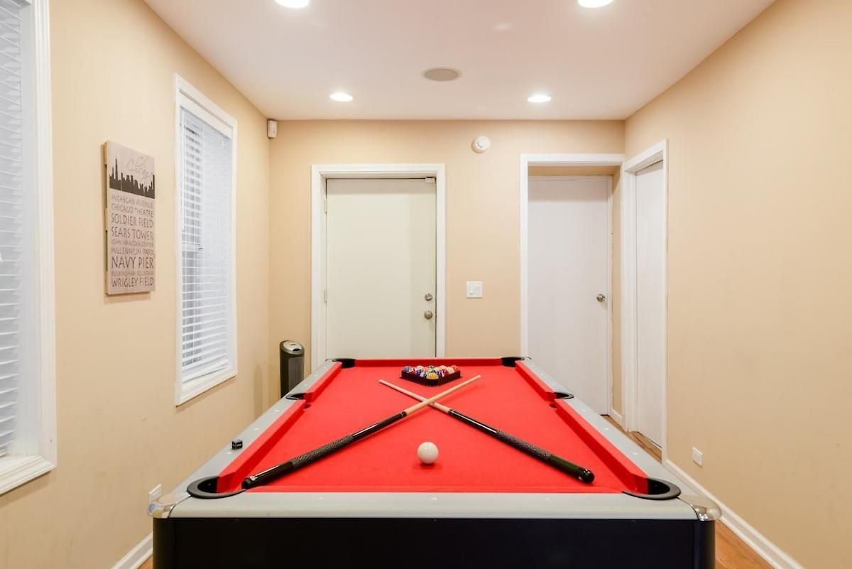 Villa Stunning Home, Epic Game Room, Prime Location Chicago