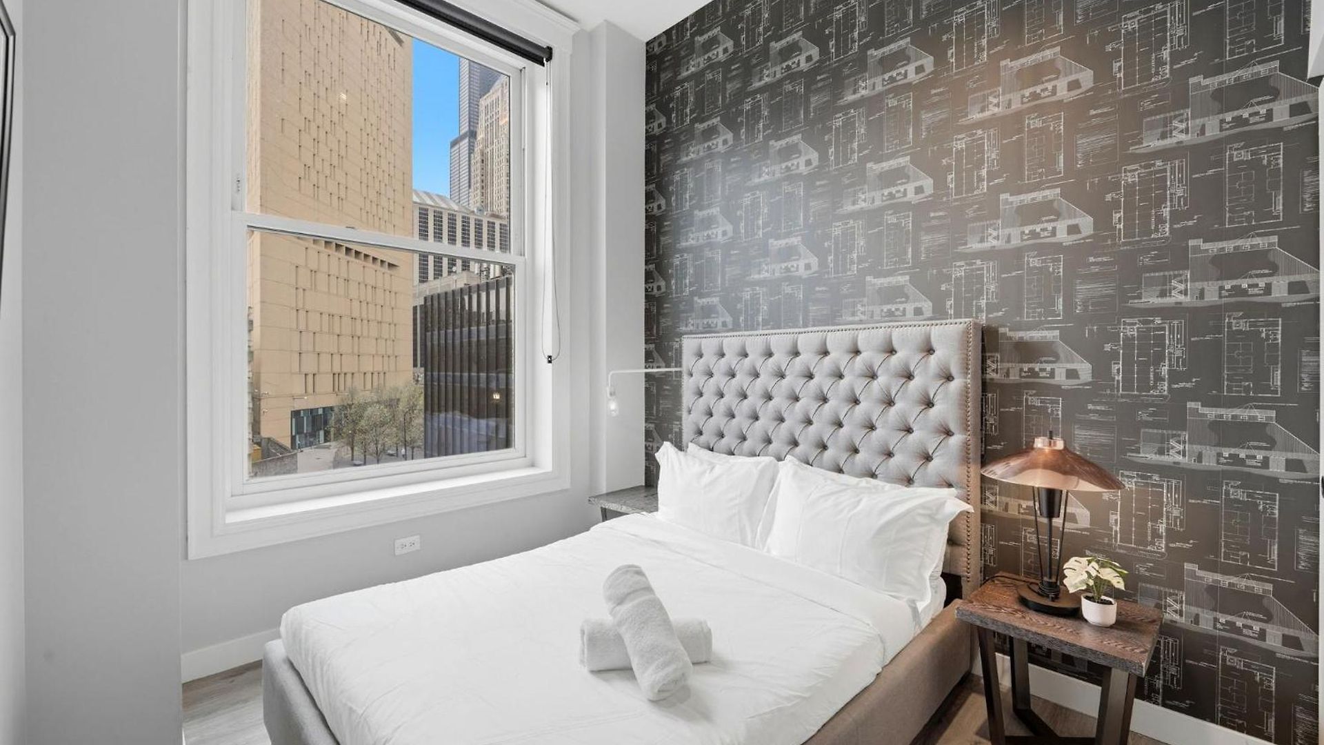 The Plymouth 3bd 4* Chicago