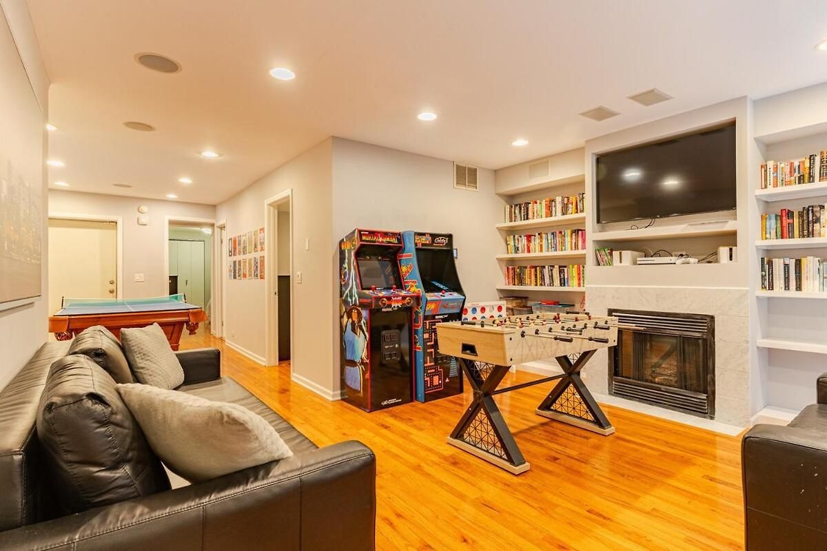 Stunning Home, Epic Game Room, Prime Location Villa Chicago