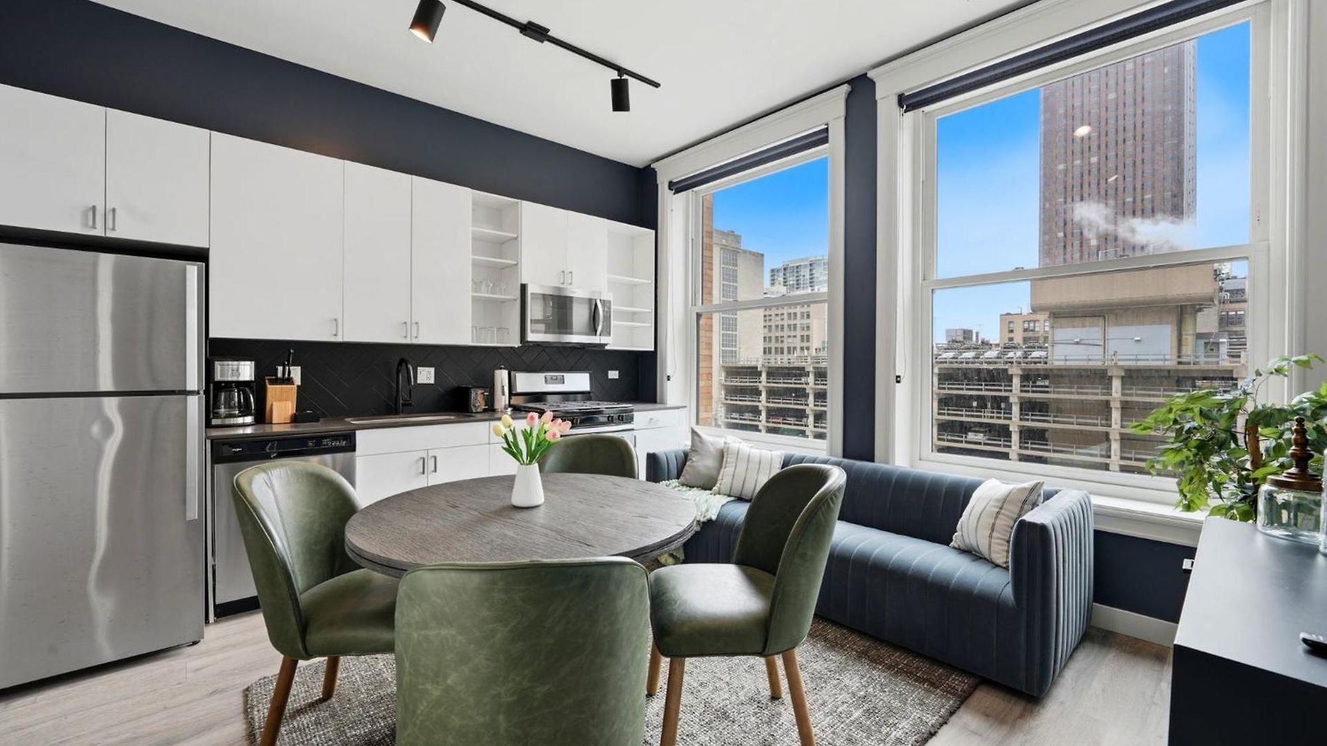 The Plymouth 3bd 4* Chicago