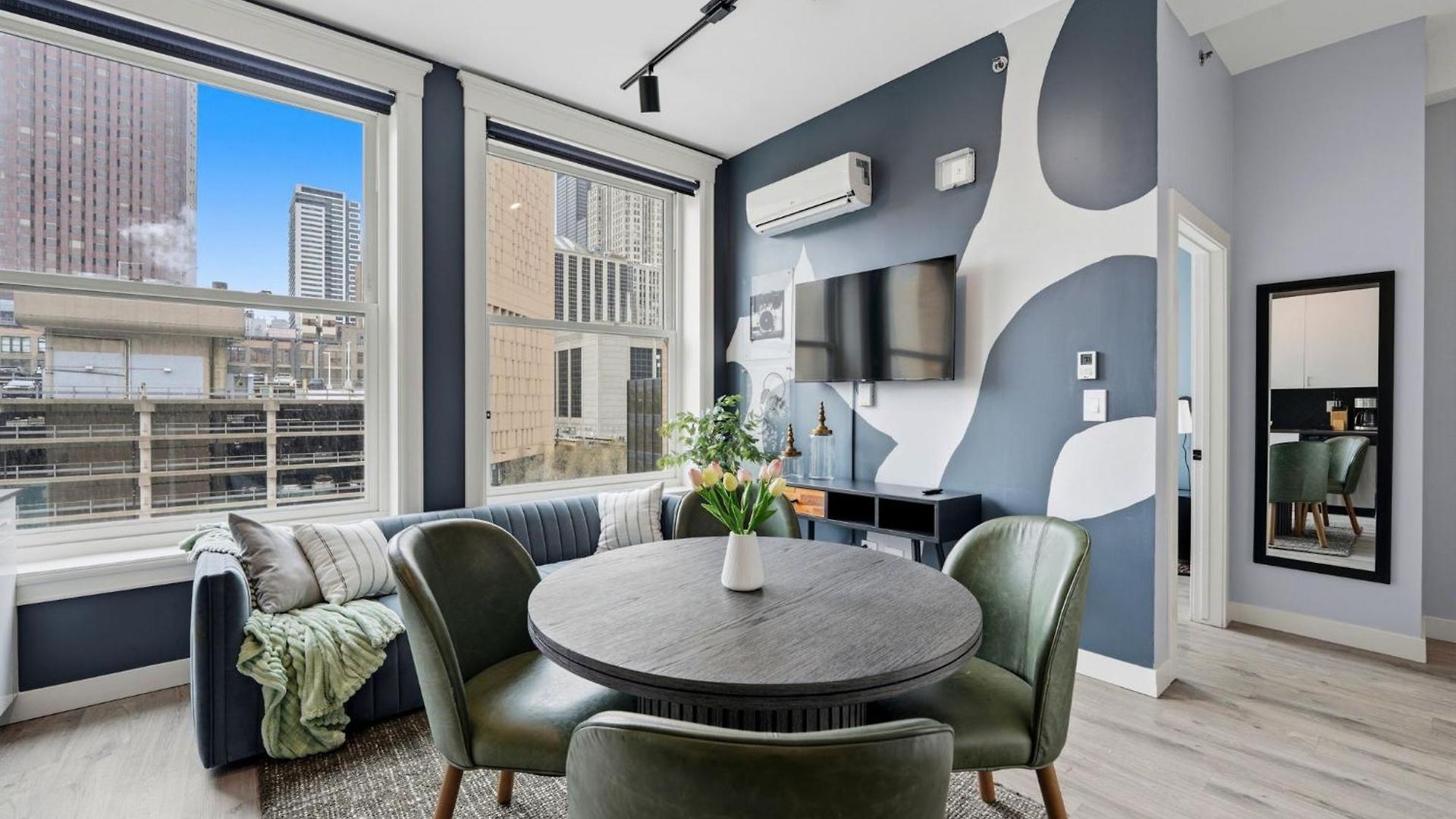 The Plymouth 3bd Chicago