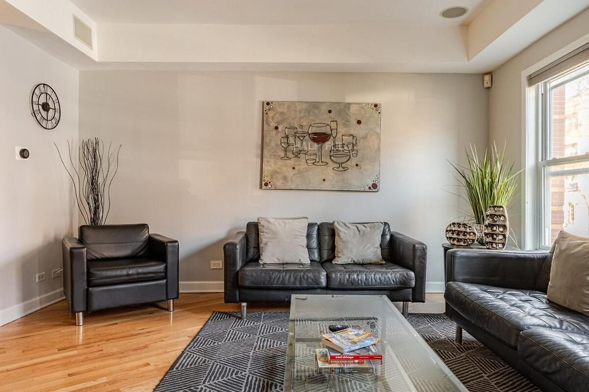 Stunning Home, Epic Game Room, Prime Location Villa *