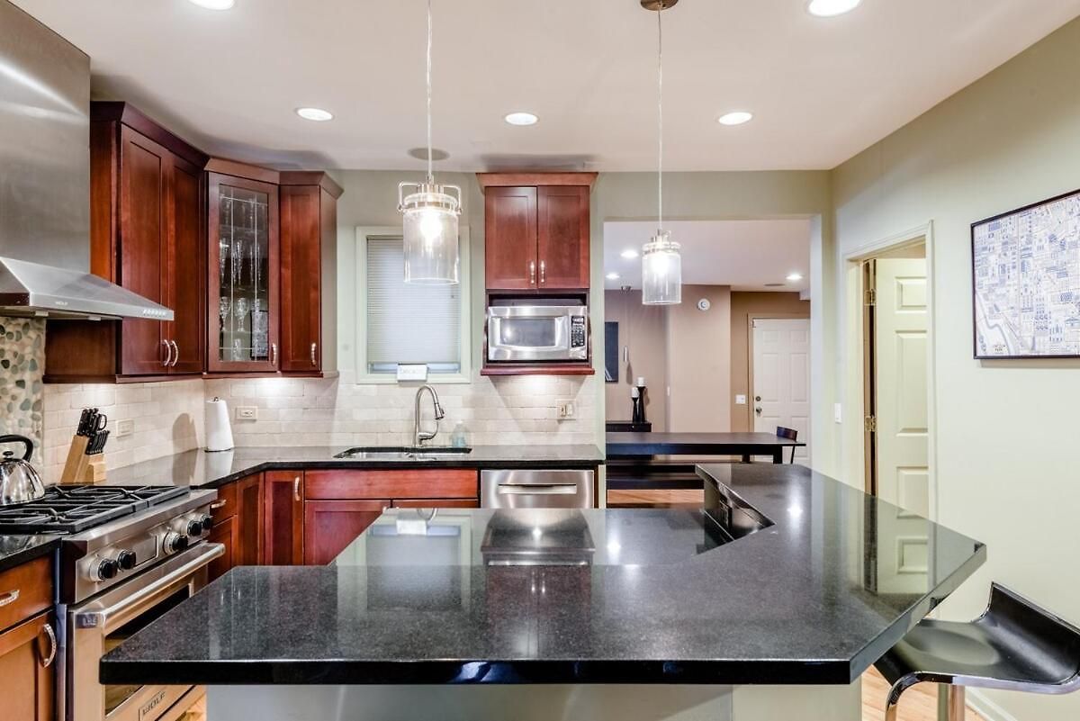 Stunning Home, Epic Game Room, Prime Location * Chicago