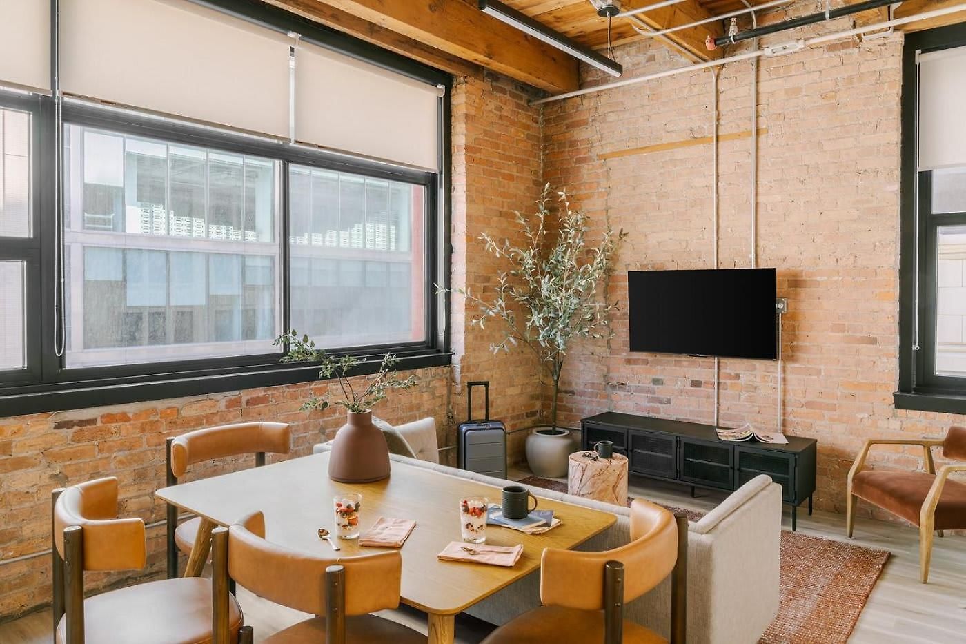 Livn West Loop 2 Bedroom View Apartment