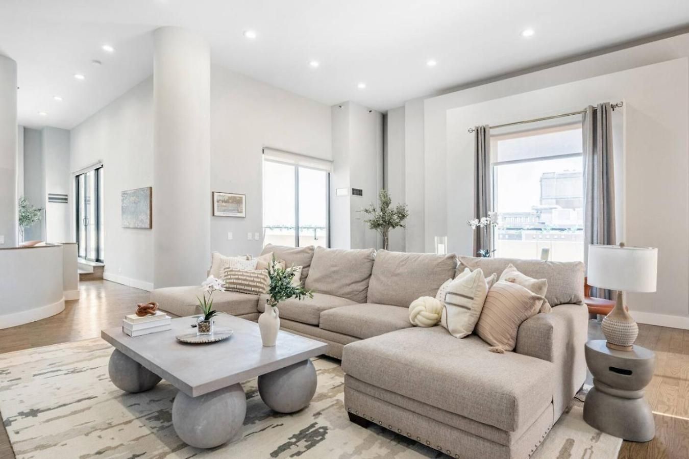 Apartment Downtown Penthouse Views Gym, Parking #1 *